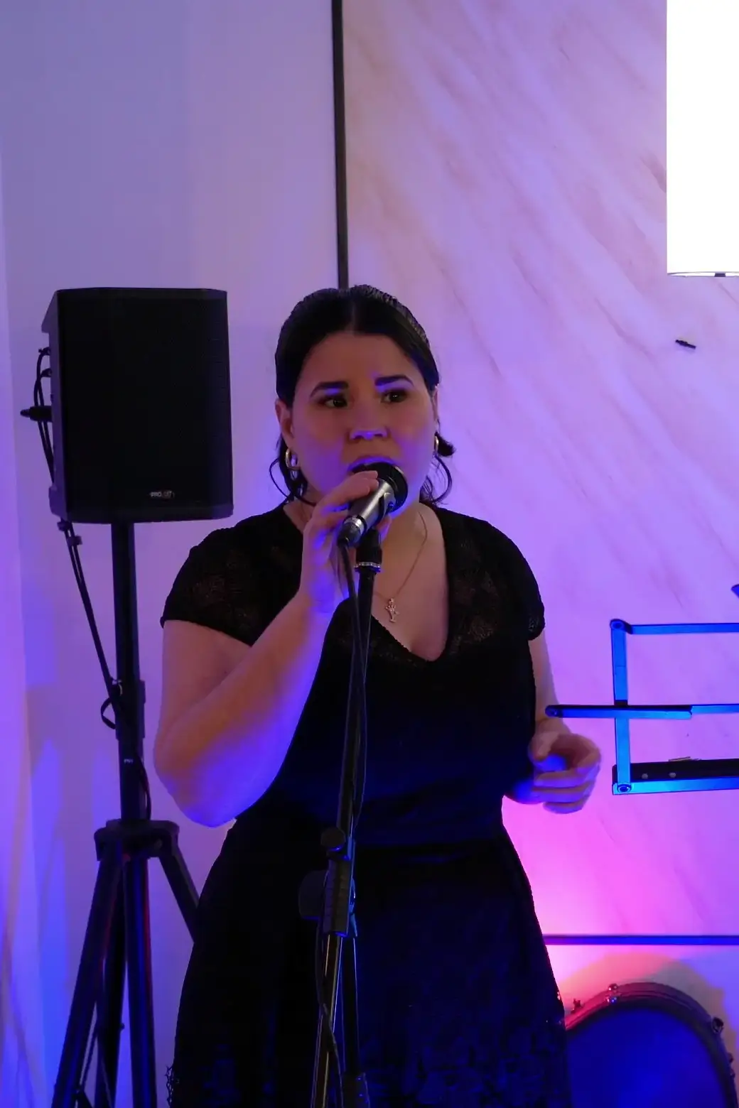 Cantante de Unfrontier