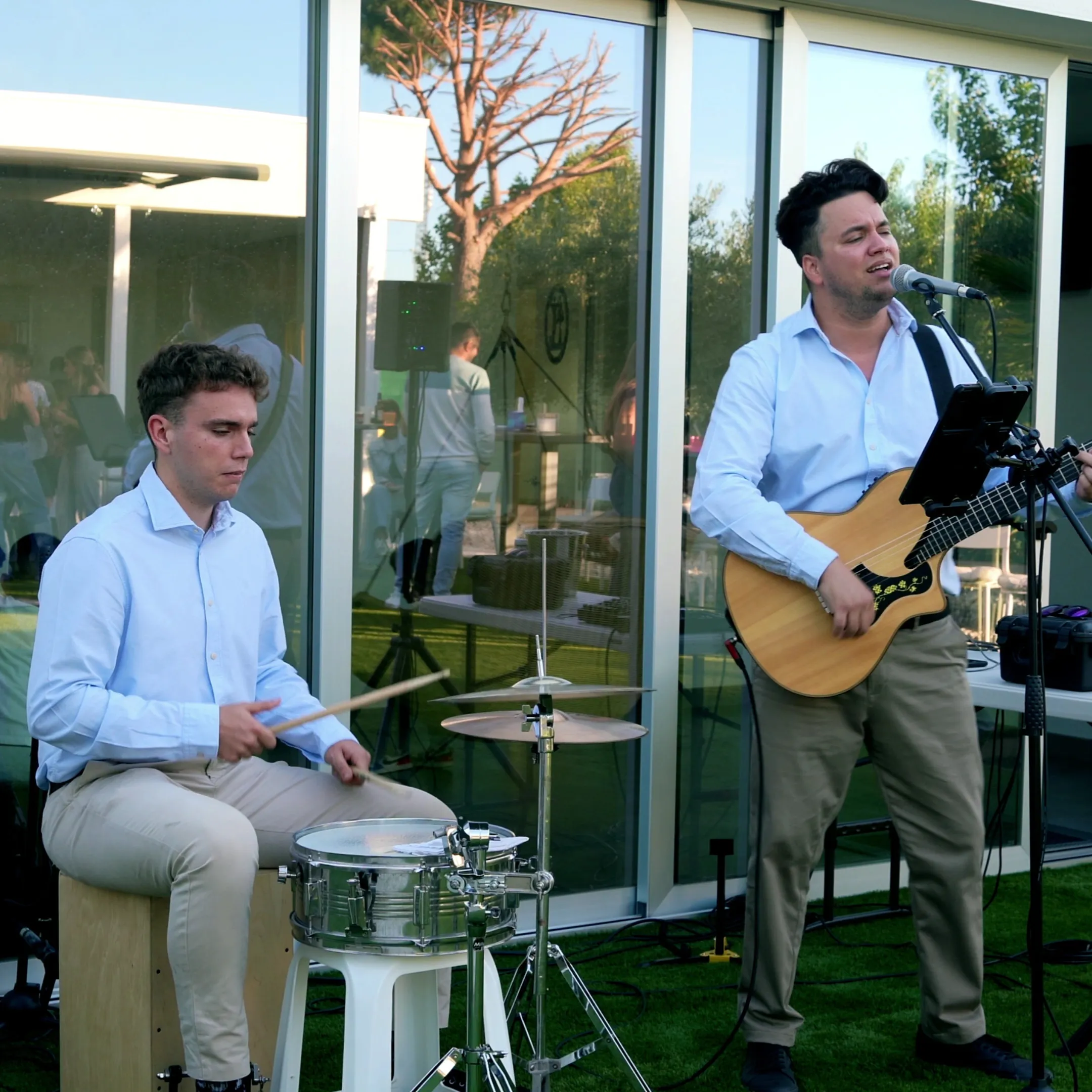 Formato dúo con guitarra y músico adicional